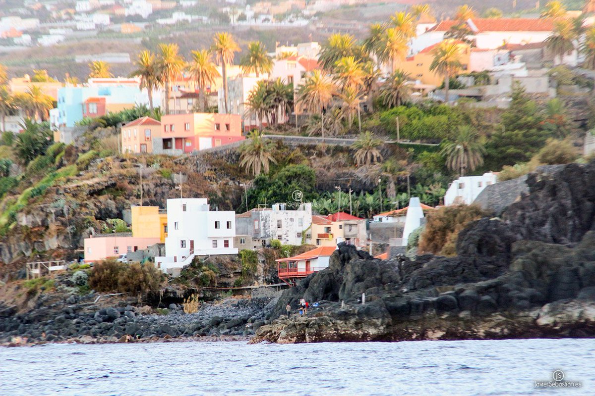 Rest_SanAndres's tweet photo. "San Andrés visto desde el mar" 😮🌊🛥️

#restaurante #sanandres #sanandresysauces #LaPalma https://t.co/p9xQcB8AND