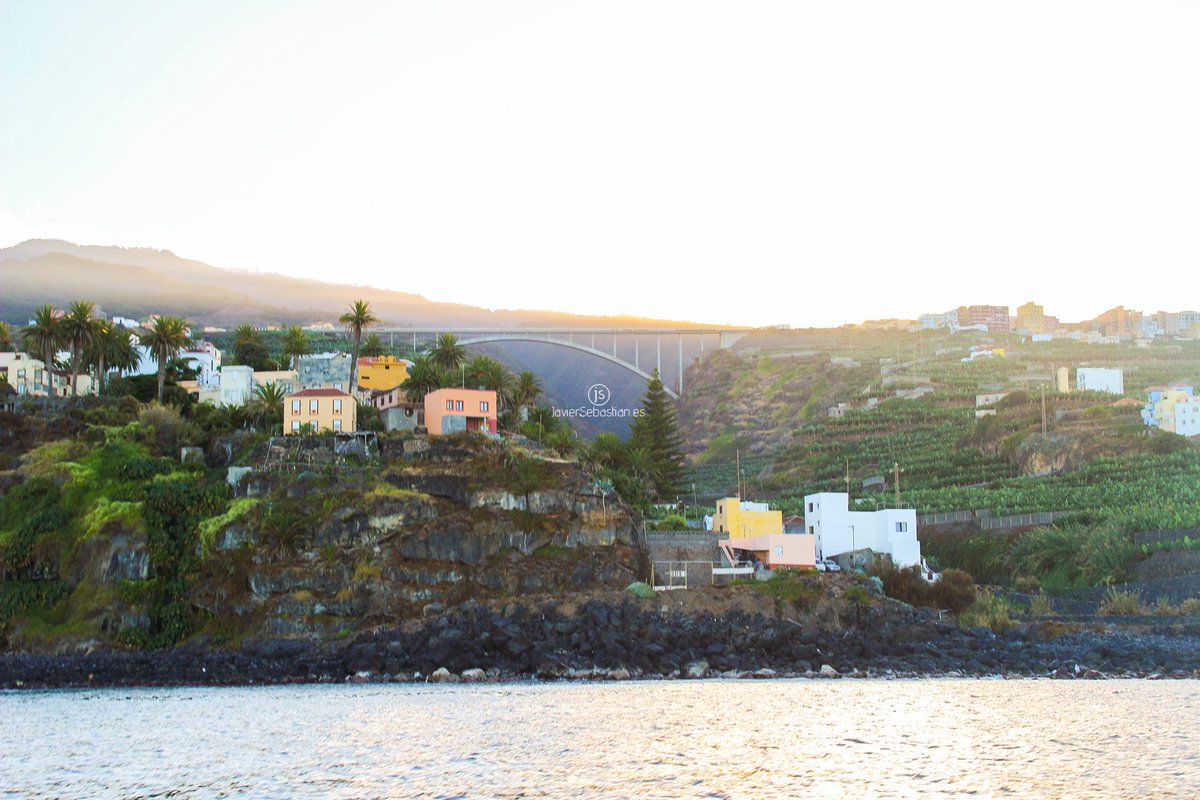Rest_SanAndres's tweet photo. "San Andrés visto desde el mar" 😮🌊🛥️

#restaurante #sanandres #sanandresysauces #LaPalma https://t.co/p9xQcB8AND