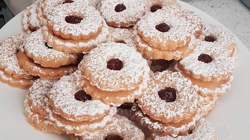 Fede Sassenach Ciambelline Le Ciambelline Sarde Sono Un Dolce Molto Conosciuto L Impasto E Fatto Con Farina Zucchero Strutto O Margarina Limone Lievito E Uova Sono Due