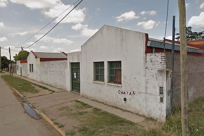 tiempoarg's tweet image. La directora y un portero de una escuela de Moreno murieron al explotar una garrafa. bit.ly/2vwv1Bg