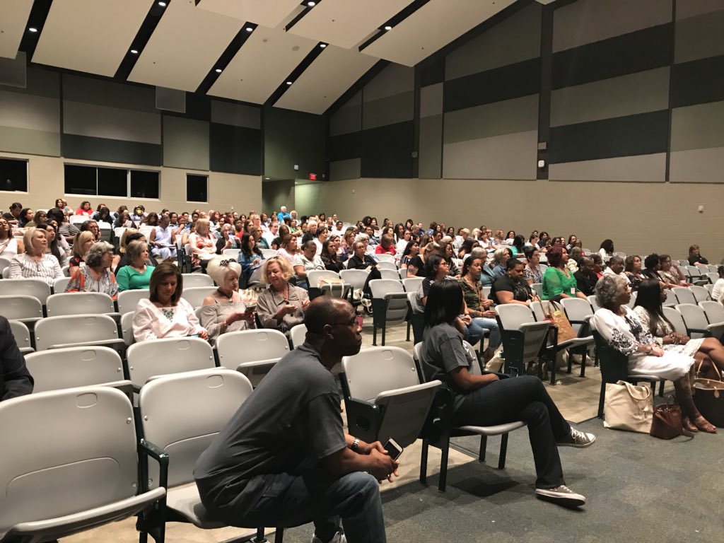 FortWorthISD's tweet photo. .@FortWorth_ISD’s #YesConference is underway! #FWISD secretaries, clerks, and administrative employees attend sessions focused on communications, payroll, and much more! https://t.co/g4KOC61GWs
