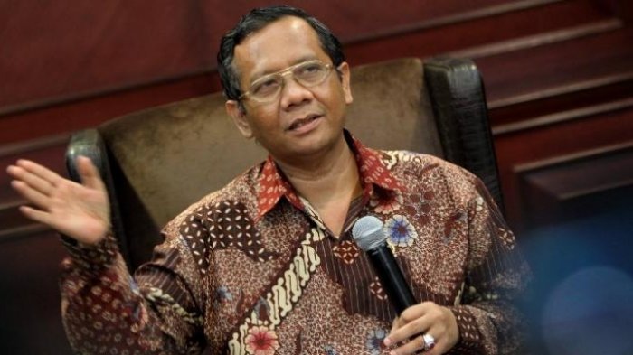 RadioElshinta's tweet photo. 3 tokoh ini sering disebut sebagai sosok yang pantas jadi cawapres Jokowi, yaitu Mahfud MD, Moeldoko dan Muhammad Zainul Majdi. Siapa yang paling berpeluang? https://t.co/WjuR2EcEX0