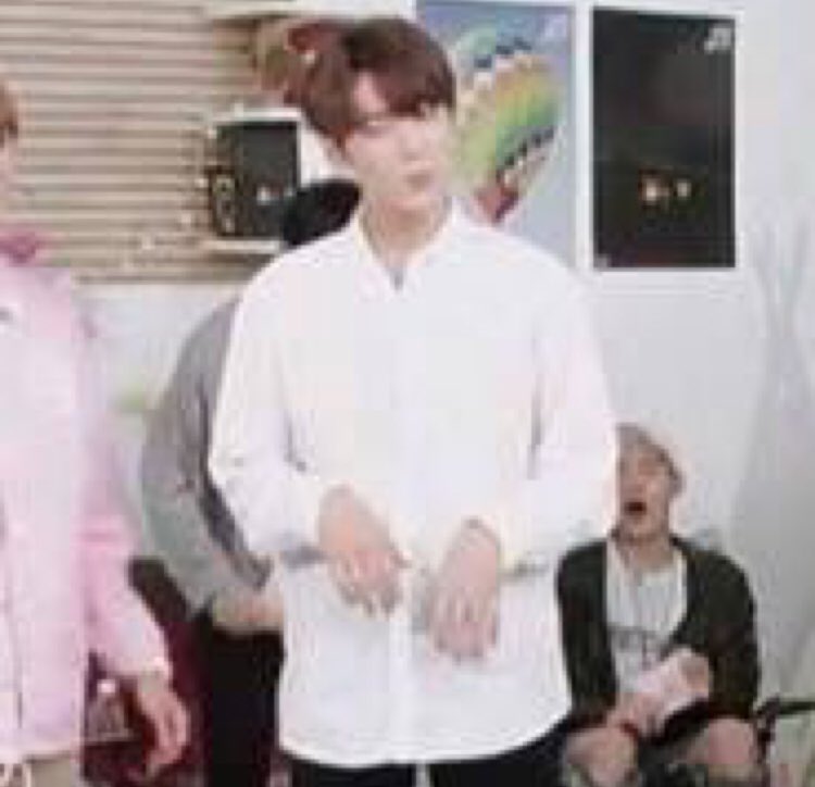 LQ_KOOK's tweet photo. 손목에 근육이 없는 편 https://t.co/y8zwZQngFQ