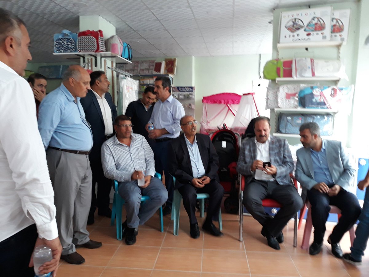 cemalaslaan's tweet photo. AK PARTİ VİRANŞEHİR İLÇE kurucu Başkanı Mehmet Nebati'yi ZİYÂRET eden Millet vekilimiz @halilozcan63 ve Viranşehir ilçe Başkanı @ali_tekin_ak ve Yönetimi Bu Güzel ve Anlamli Davranışları için Teşekkür ediyoruz @Yasminkarakurt9 @RT_Erdogan @aefakibaba @malicevheri @sonaktivist63 https://t.co/s4Y6vyeKxe