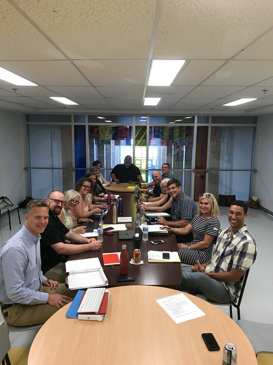 cathymontreuil's tweet photo. Dropped in for lunch on the inaugural meeting of the Public School Administrators’ Association of Nova Scotia #PSAANS @tsimony along with new NSTU president Paul Wozney. Congratulations PSAANS! https://t.co/cuS8Ml4dvm