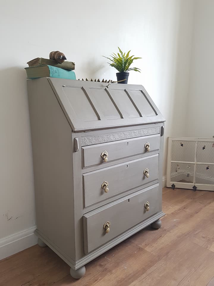 SJChalkPaint's tweet photo. Hands up...how many of you have an old bureau that's just crying out for a little bit of love and attention?
Here are a few from My Vintage Home to give you a few ideas!
#bureau #transformed #reloved #sarahjaynechalkpaint #chalkpaint #upcycled #endlesspossibilities #paintedpretty https://t.co/9a2jeKrPfc