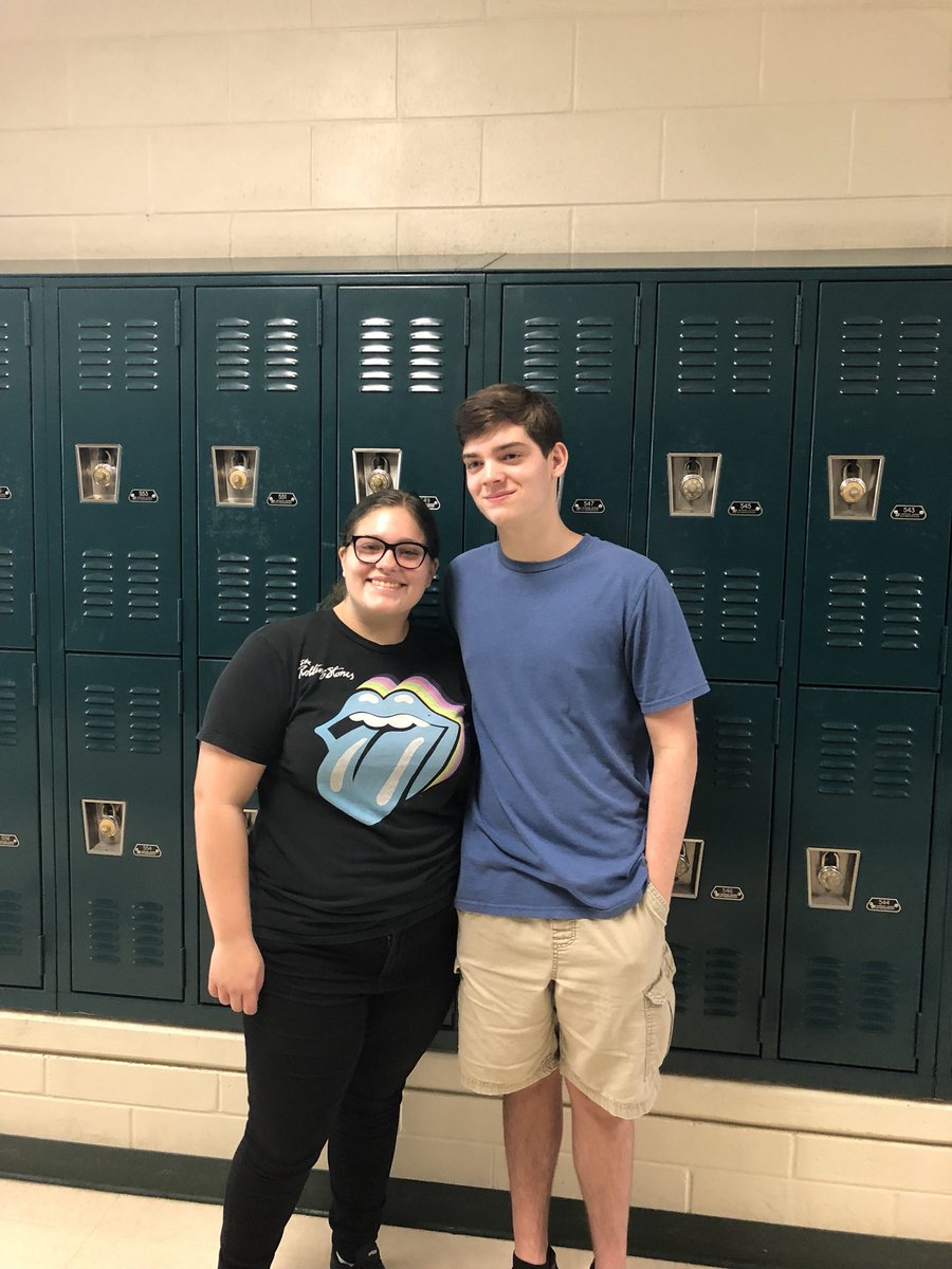 BullerKendall's tweet photo. These rising bulldogs have their schedules, lockers, athletic passes and are excited to start DeLand High School!! 💚💛 This mama wants to know where her baby went! #delandhigh #classof2022 https://t.co/YGArUc9iIX