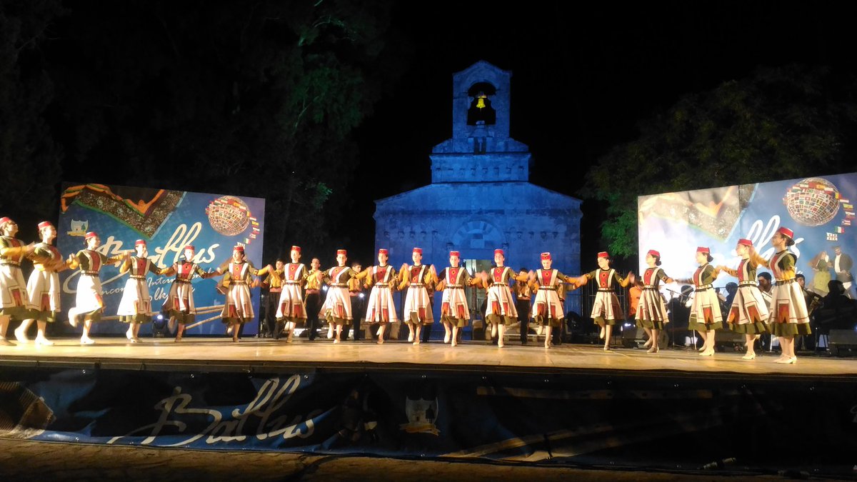 Ballusfestival's tweet photo. Con queste splendide immagini della serata inaugurale di ieri vi ringraziamo per essere stati con noi.
Appuntamento a stasera alle 21.30 con Ballus in Festa.
#ballus2018 #ballus18 https://t.co/M2t86Kzeic