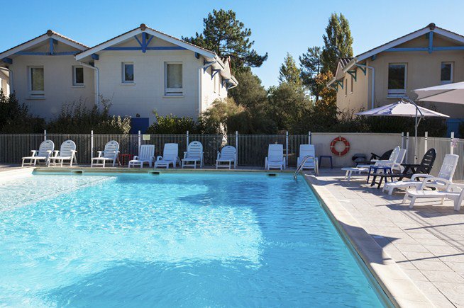 Link_voyage's tweet photo. #Maisonnettes tout confort, jardin privatif, piscine : des #vacances "comme à la maison"... avec l'#océan à côté 😍
Voilà ce que la #résidence le Domaine du Phare vous propose !➡ https://t.co/TJALchEJaJ https://t.co/YYfYdw4NNs
