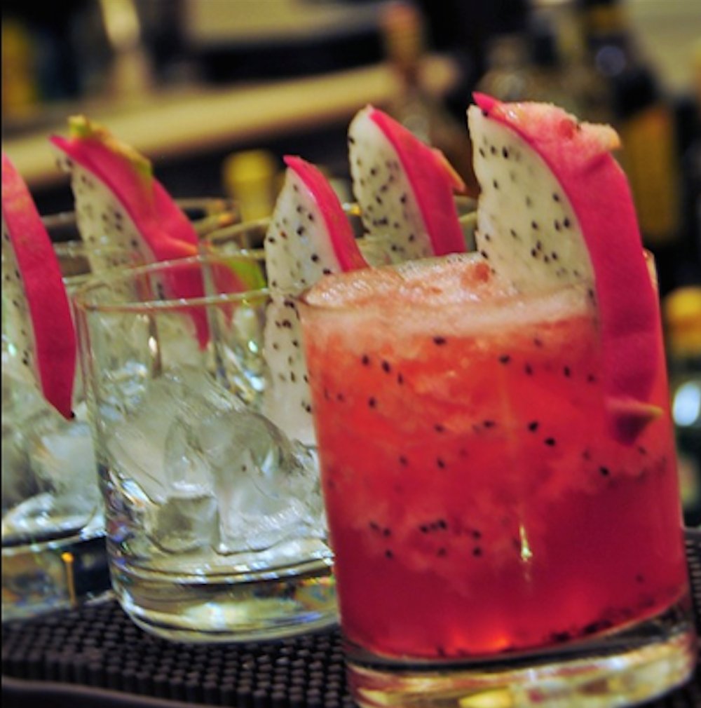 DANIELA_ANTOJOS's tweet image. Mezcal Pitahaya
también se conoce como Fruta de Dragón
Vaso con bastante Hielo
para estos Dias de Rico Verano Caluroso
Feliz #Juebebes usa la etiqueta si te gusto el Trago