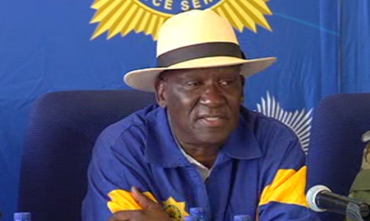 Umphathiswa weNkonzo yesipolisa unjengele Bheki Cele uthi bakwazile ukulihlisa ngokumandla inani leziganeko zokuphangwa kwezithuthi ezihambis'imali kweli. Unjengele Cele uthi amapolisa sele ebambe abarhanelwa abayi 43 ngokwayamene neziziganeko ukuzakuthi ga ngoku…