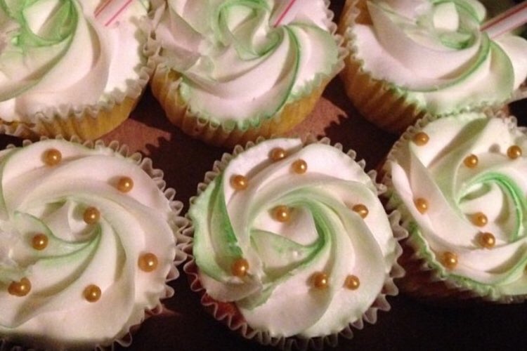 Sweetsanddrinks's tweet image. Everyone stay safe, have fun, and please enjoy a cupcake today #Lollapalooza