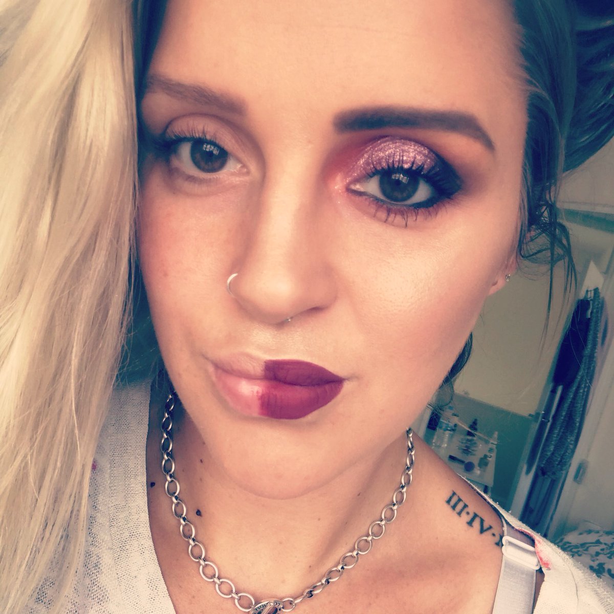 zoe_down's tweet photo. Thought I’d play with my new makeup #sunseteffect #nyxultimatebrights #eyeshadowpalette #nyxeyeshadowbase #nyxglitterpaillettes 💗 #nyx #esteelauderdoublewear #macstudiofix #hudaliquidmatte #hudabeauty #macprepandprime #nyxhighlighter #iconichighlighter #makeupoftheday https://t.co/kUuJx9G6Ng