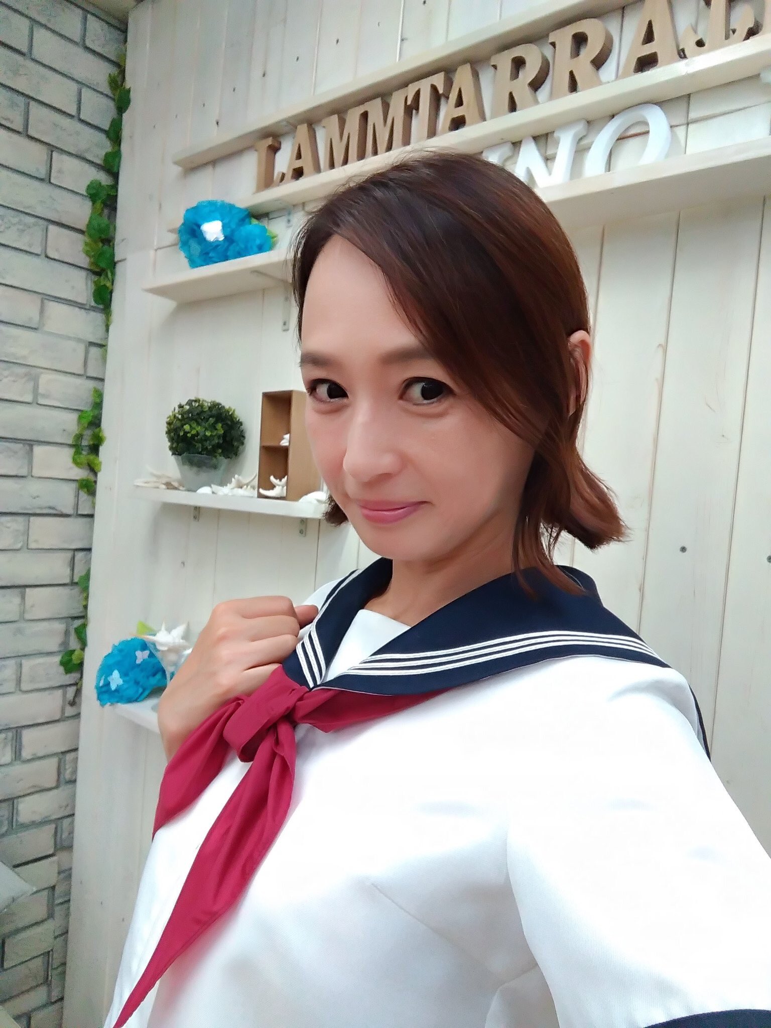 熟女　制服  / X