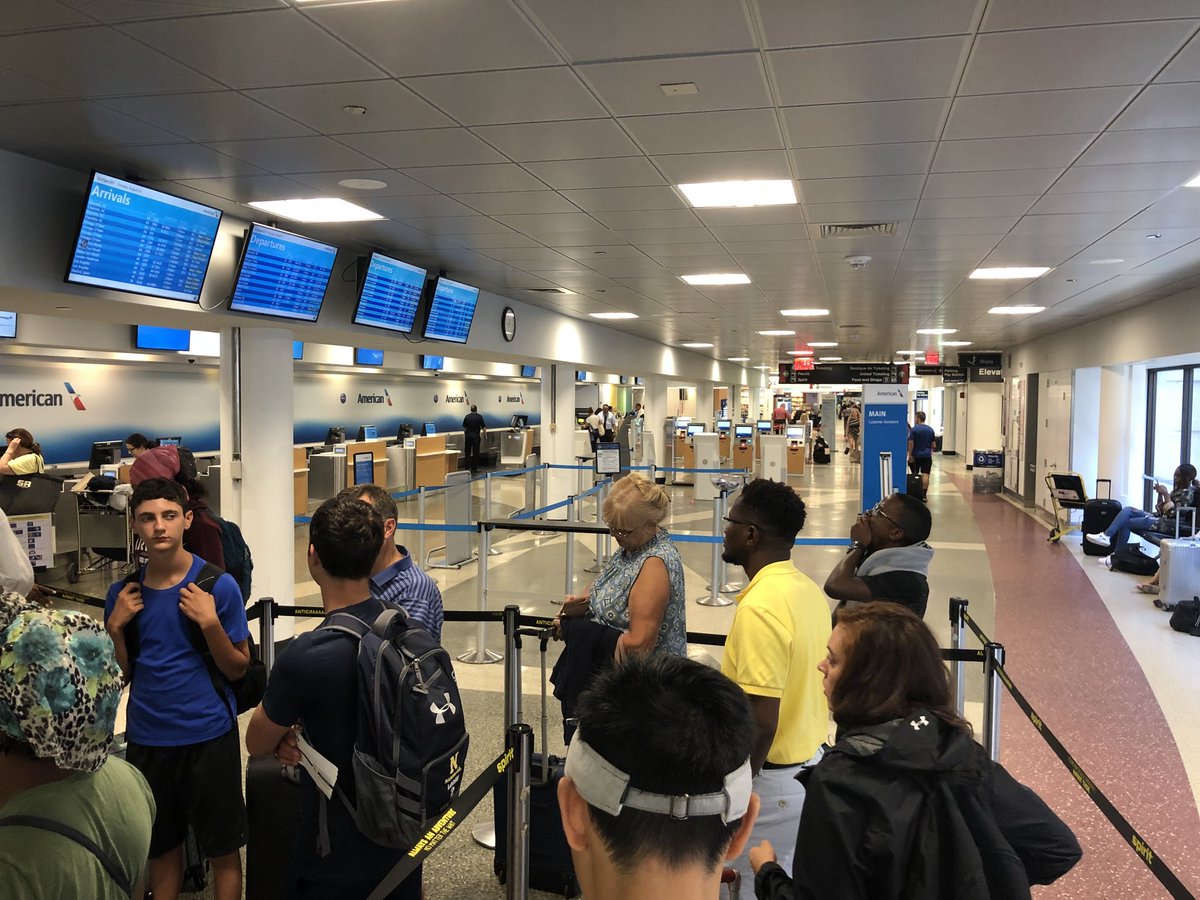 allisonmarler3's tweet photo. Spirit Airlines in Boston 😞 https://t.co/erlnqWoVbz