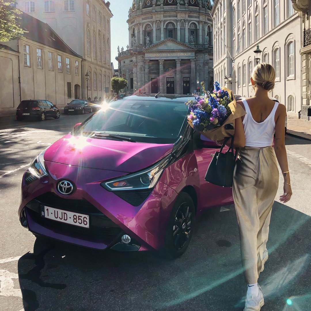 toyota_italia's tweet photo. L'estate è fatta di emozioni! Vivile con #NuovaAYGO, l'auto che ti porta ovunque tu voglia andare. #josefinehj #AYGOJustGo https://t.co/8sn3K3pdhS