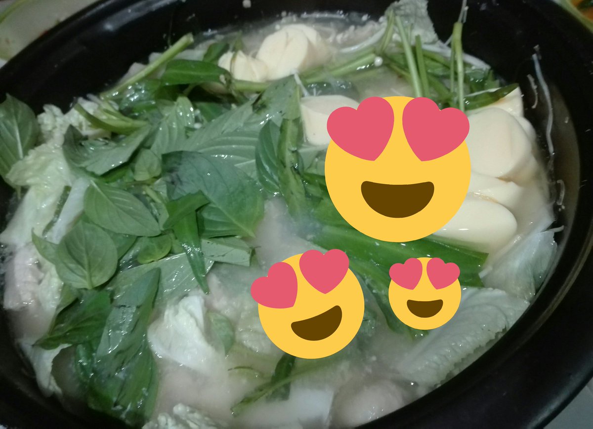 HMPMANEERIN_'s tweet photo. ปาร์ตี้สุกี้ผัก (555555) w/ @__DTULA @krism90b_ @Chanyeol_92x @SIPP10x https://t.co/l6z477SQZw