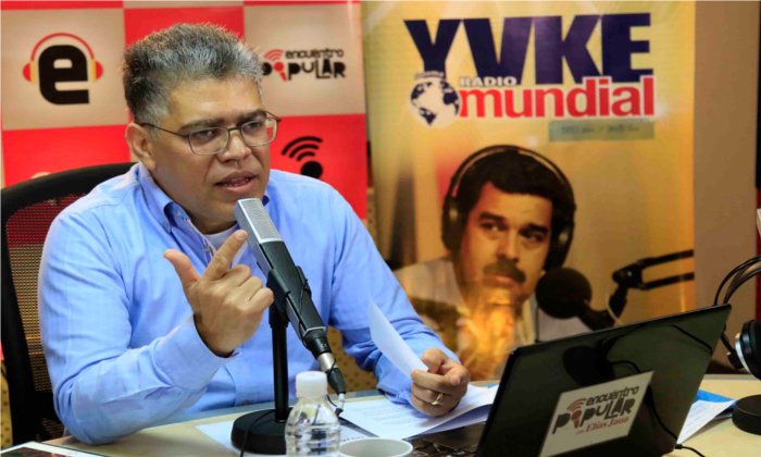 En Venezuela la educación de inicial a universitaria es gratuita y de calidad. 🏫💯 (+Leer) ➡️ bit.ly/2Azm67X  <a href="/NicolasMaduro/">Nicolás Maduro</a> <a href="/JauaMiranda/">Elías Jaua</a>
