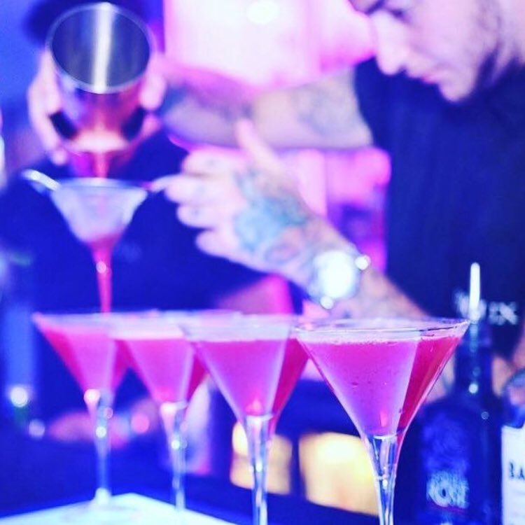 Who’s thirsty this Thursday for a cocktail at Bijou Banus...you won’t be let down 😋👌🏼🍹 #cocktails #cocktailbar #shisha #terrace #marbella #puertobanus #2ndline