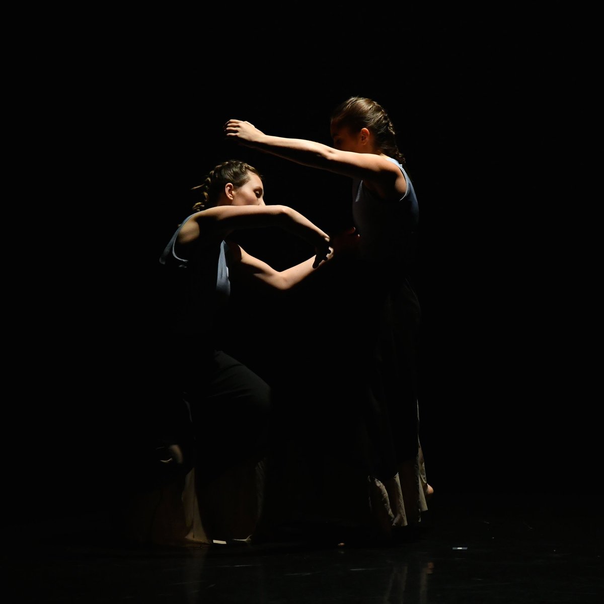 MacFreya's tweet photo. 'Touch' 
Choreographed by myself 
Performed by: @LizTyzack @LianaVincentEv1 
'A conversation through touch' https://t.co/IGIDzXAodS
