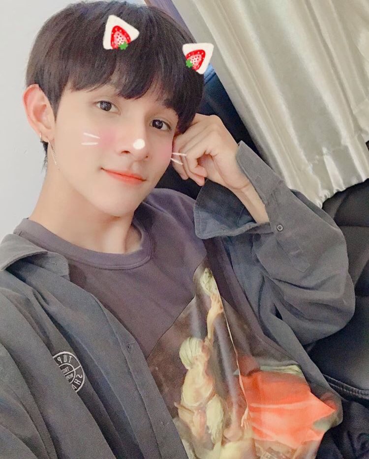 samueltrans_'s tweet photo. [TRANS] 180802 Samuel’s Instagram
Garnets thank you so much!
Thank you for the advertisement boards in Korea❤️ As expected only Garnets😭 Really thank you so much. I will repay back as much as what you all did for me🙈 Once again thank you😽 I’m touched😭😭 https://t.co/dlOSEdyjhk