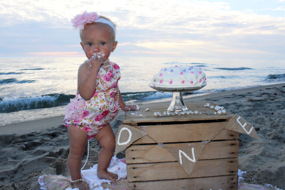 CortneyNaber's tweet photo. Happy 1st Birthday to my sweet, sassy and and oh so precious Taytum Brook. We love you so much Tooksie❤️@Matt_Naber #mybabyisONE #myheartisfull https://t.co/5x2Tu6owNu
