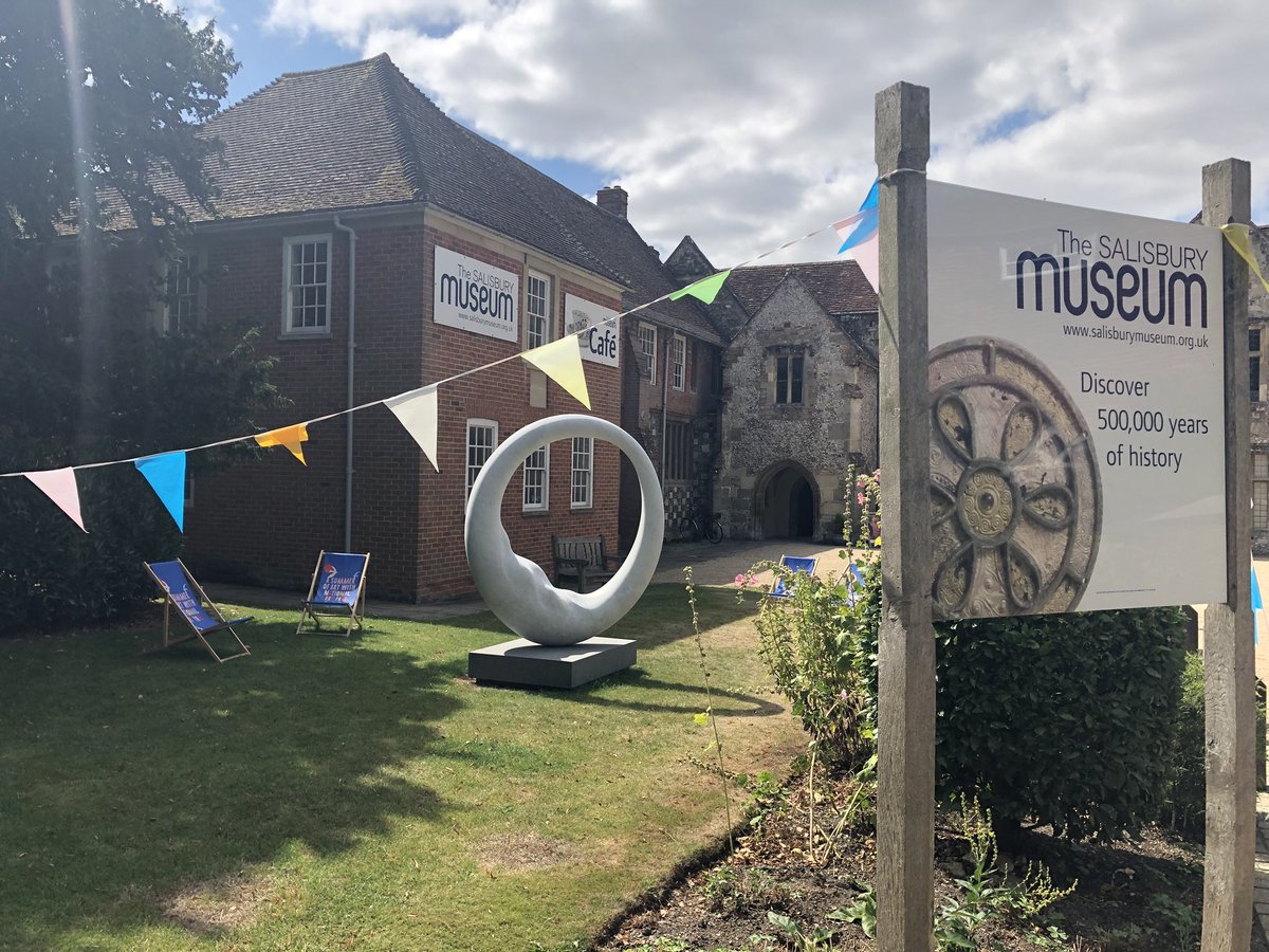 PersonnelPlace's tweet photo. So much to see in #Salisbury - just this in the @SalisburyCath Close alone! Lynne captured the pics on a quick lunchtime walk to get a few steps in! #trektraining @SalisburyMuseum @nationaltrust #MompessonHouse #MilitaryMuseum https://t.co/XsHHfGO727