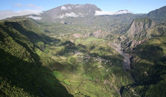 adventurenet's tweet photo. Reunion Island will host the 2018 AR World Champs &amp; the start will be inside a collapsed volcanic crater. Here's the latest race news - https://t.co/E9MctkZ57H @RaidInFrance @ARWorldSeries #arwc2018 https://t.co/JSB0iv9rNx
