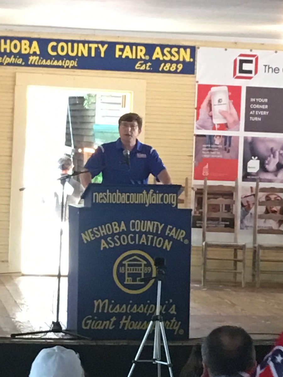 EWagsterPettus's tweet image. Democrat David Baria, challenging GOP Sen Roger Wicker: “I’m tired of #Mississippi being at the bottom.” Says state economy is stagnant. #NCF18 #MSSen