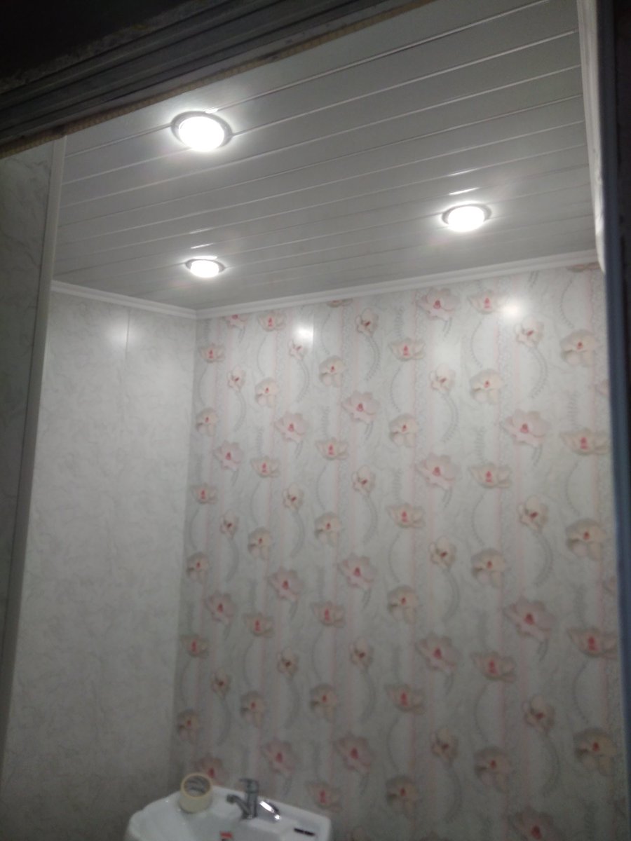 polzip1's tweet image. Когда денег на кафель не хватает есть альтернатива