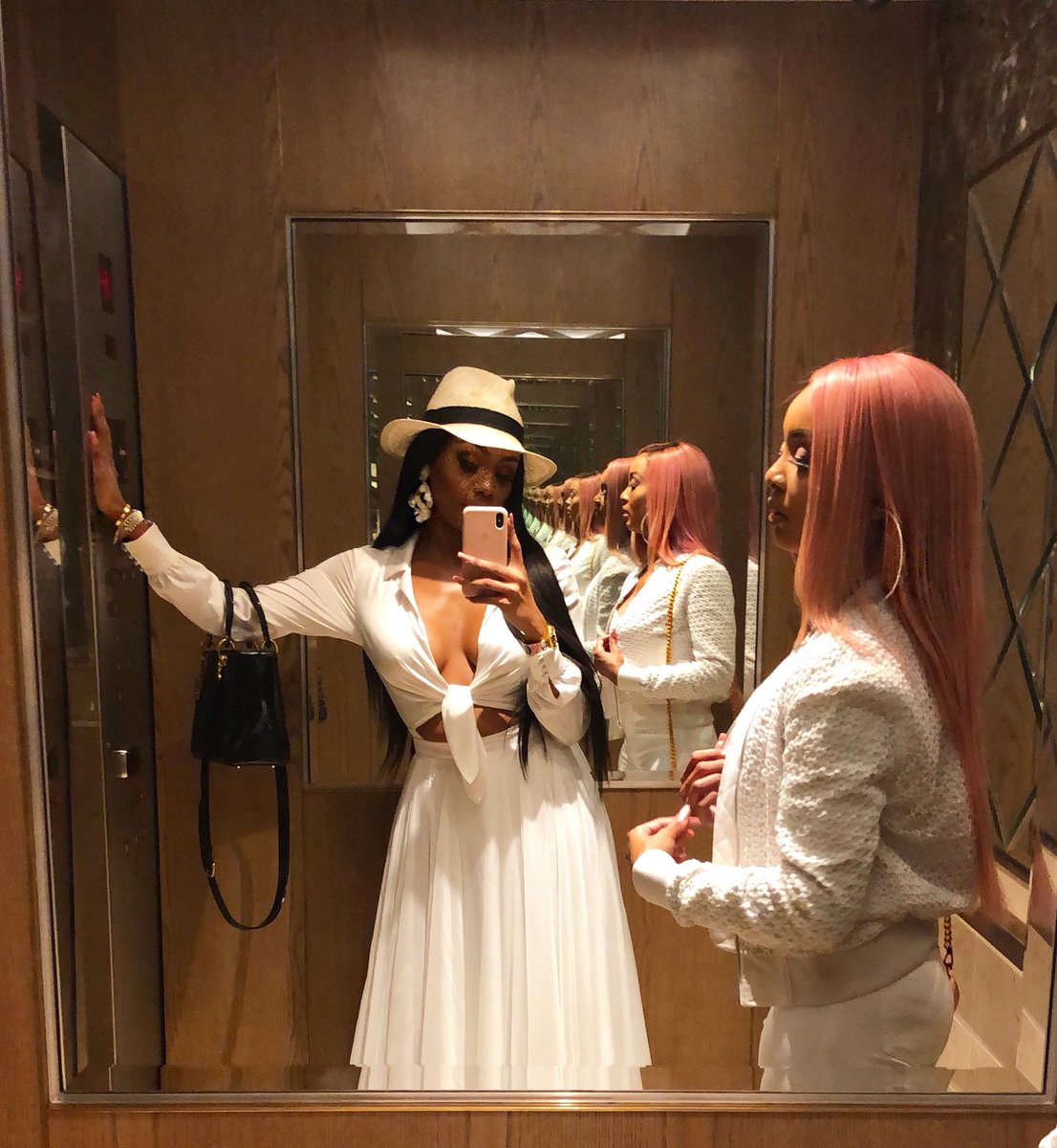 Bonang's tweet image. ..don’t forget, @CellC is giving away a @SamsungMobileSA #GalaxyS9 and free ShoutOut bundles for a year?! All you have to do is use #CellC4Social and tell us what you love the most about WhatsApp and Facebook. Yasss! #ConnectYourWay T&amp;amp;C&apos;s Apply bit.ly/2M7Zm08