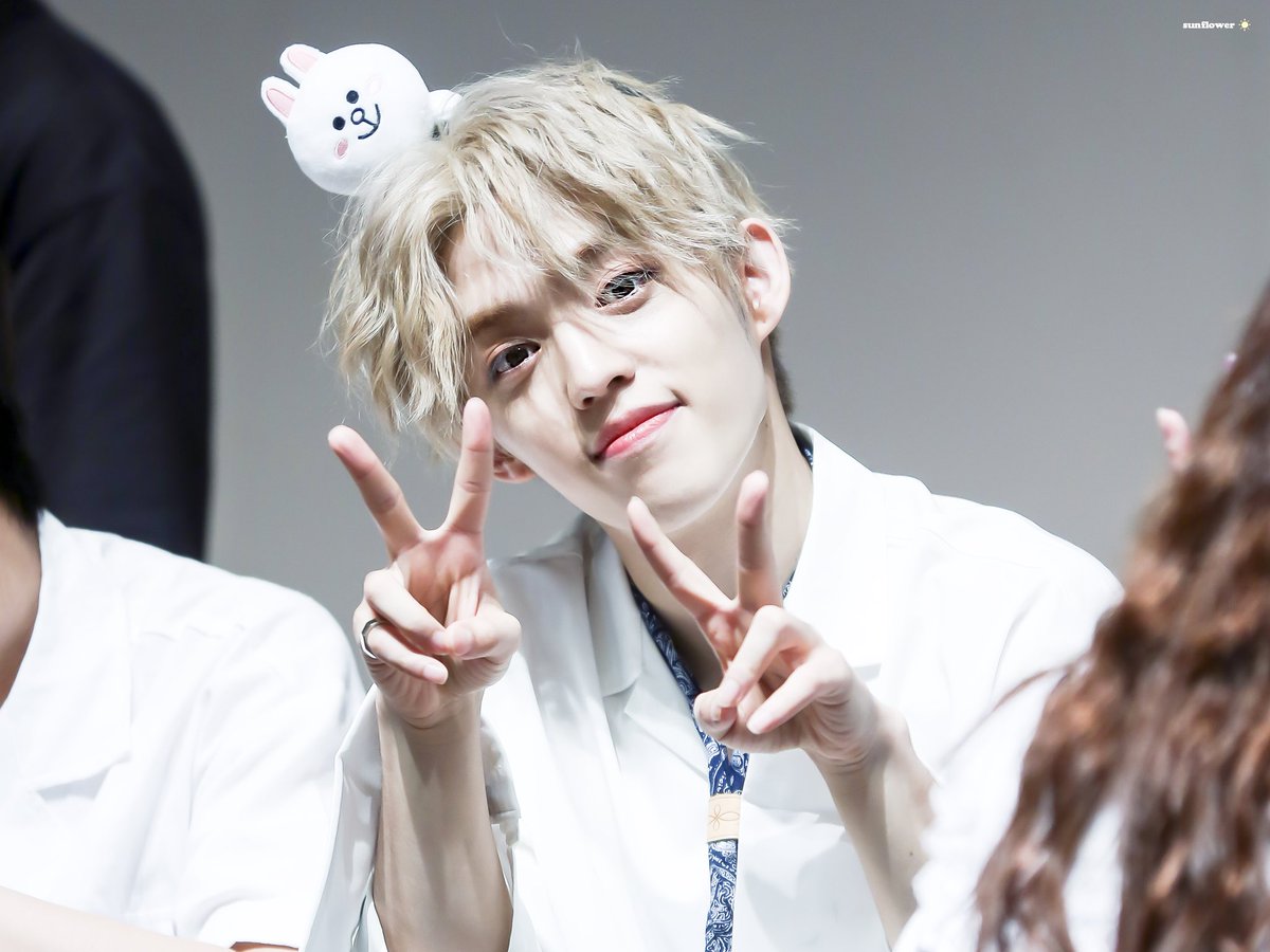 sunflower9588's tweet photo. 180722 팬사인회

#SEVENTEEN #SCOUPS 
#세븐틴 #에스쿱스 (@pledis_17) https://t.co/t9h6Oy7mWU