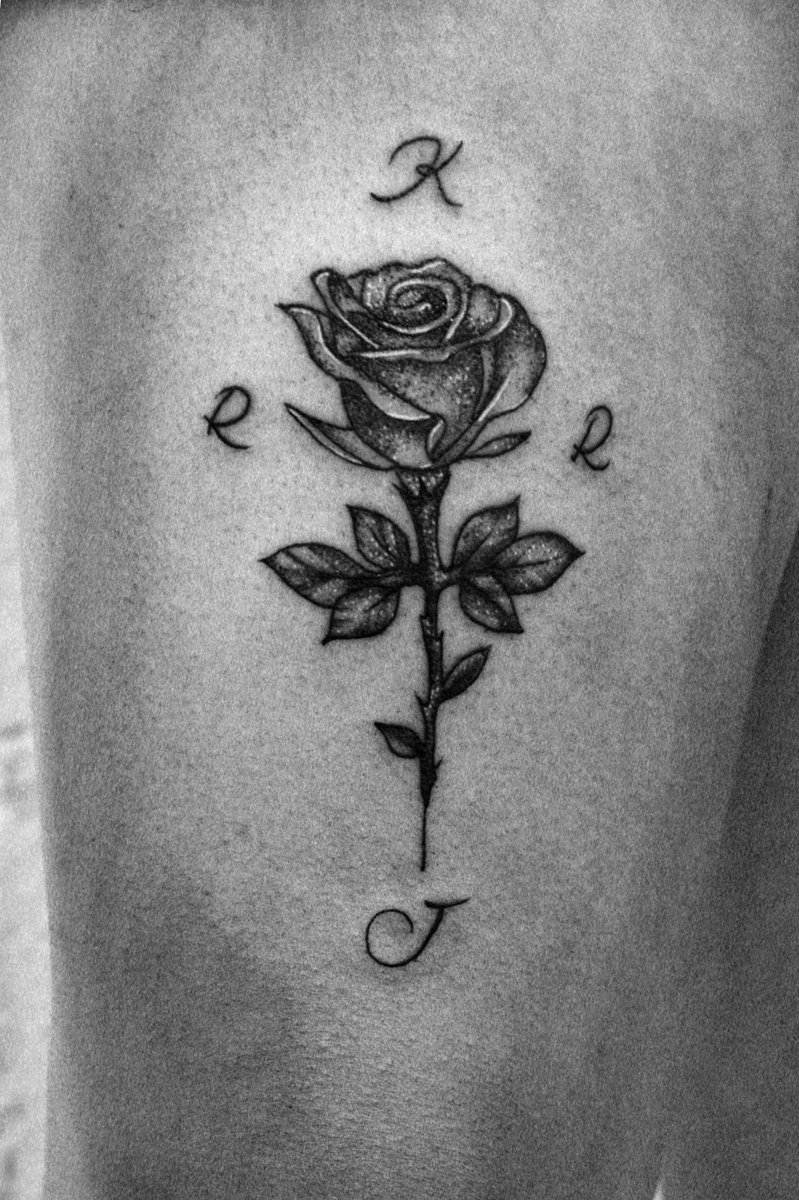 EdBrixton's tweet photo. #GunsOfBrixton #CDMXTattoo #CDMX #MexicoCity #InkCDMX #TatuajesCDMX #tattoos #tattoo #inkedgirl #inklove #tatuajes #tatuaje #tattooworkers #ink #inkedcdmx #rosetattoo #rosa #rose https://t.co/bQwDnT3mGu