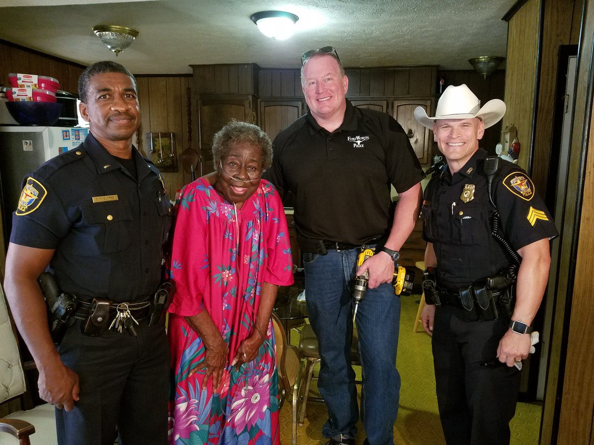 fortworthpd's tweet photo. Mrs. Heard has been without #AC for most of this summer. She had her 87th #birthday last month - we consider her new AC unit a belated birthday present. It's the least we could do.

#HappyBirthday https://t.co/0GNrSnoVl7