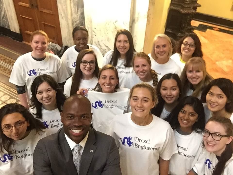 mbrianblake's tweet photo. #tbt with the super smart young ladies of @DrexelSWE ! #ambitioncantwait #drexelswe #drexelengineering #DrexelUniversity https://t.co/d8TMYBvNtR