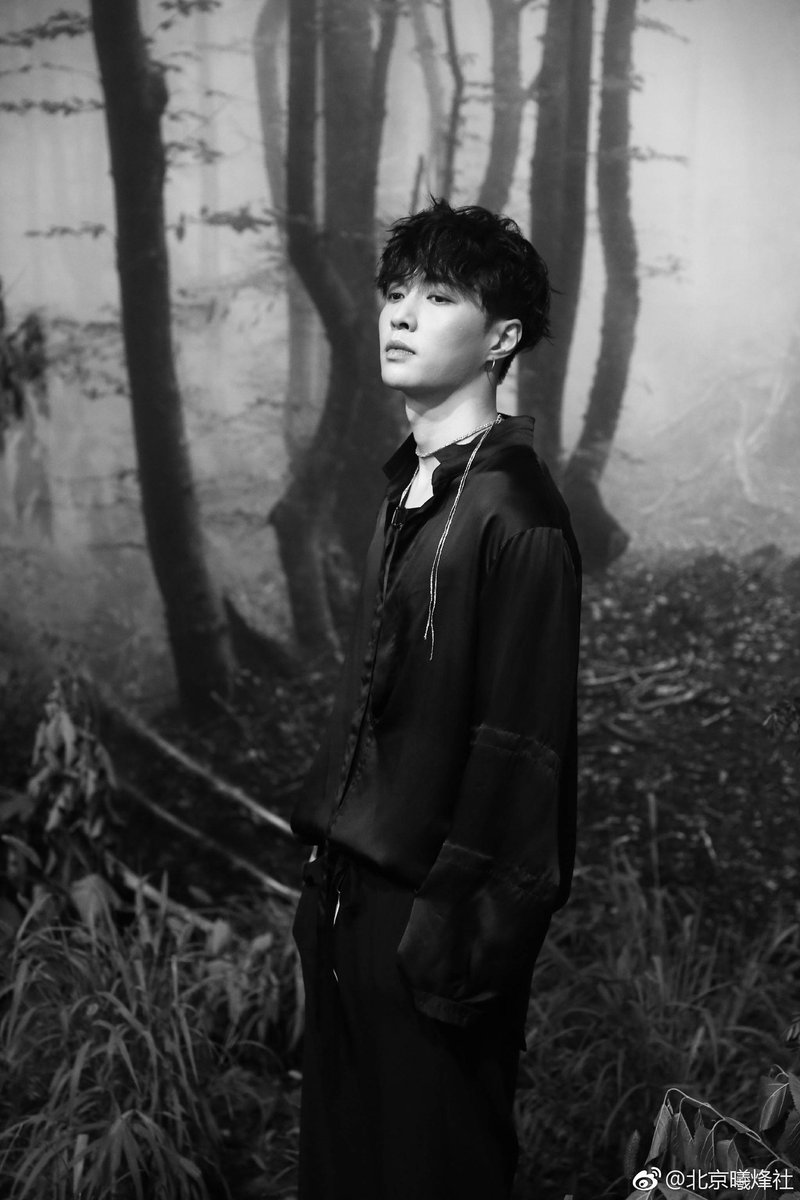 XtweetTRANS's tweet photo. No.107 Killer has set out🗡
#Lay #Yixing #张艺兴 #張藝興 #레이 #レイ #อี้ชิง #장이씽 #ييشينغ ⁧ #ییشینگ⁩#Исин https://t.co/6f0yZD4Guf