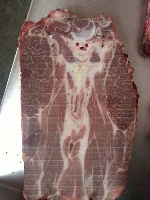 お肉を切ったら悪魔が現れた。