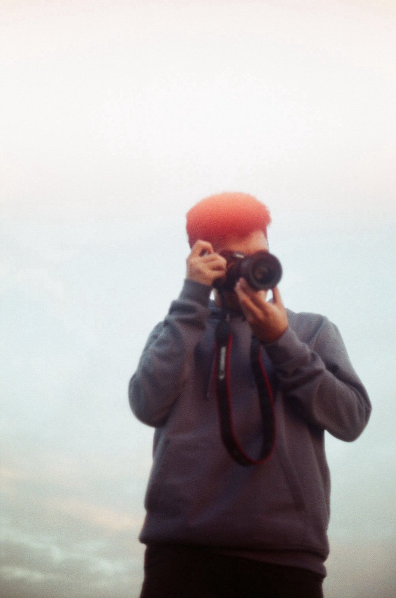 icangicang's tweet photo. Vintage looks that you use for your pics thru apps it’s not how film camera actually looks like. It is a burn/exposed/washed out film looks like (1st pict: film camera + asa push,, 2nd and 3rd: it’s not flare, etc etc but it is what happens when your film exposed by the light) https://t.co/WpZKJL9qRB