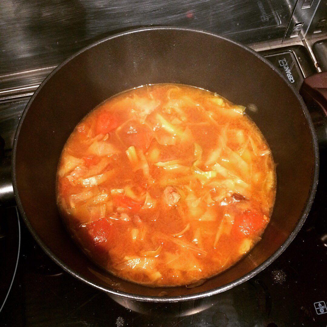 boekankoki's tweet photo. Tongseng Sapi w/o coconut milk, recipe inspired by #dlidir restaurant at Solo. Hot served w/ rice on my handmade ceramics. Can cure a bit my longing of Indonesian food.

see on https://t.co/Uj1lbHDs4p or https://t.co/oNGgx7SXqD (in FR)

#boekankoki #tongsengsapi #recipeblogger https://t.co/M8Alzrvzuf