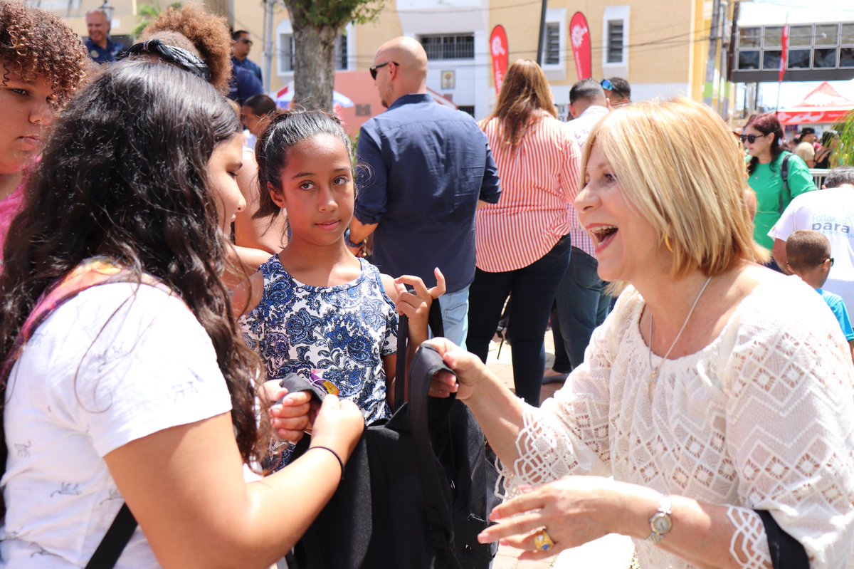 NETPRonline's tweet photo. [Ahora] Llega la #PresidentaJRTPR, Sandra Torres a #Canovanas para hacer entrega de materiales escolares. @BeatrizRossello @fortalezapr #EnTuEscuela #FortalezaParaTi https://t.co/olahExtI1l