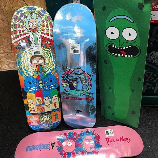 Wallrideuk's tweet photo. Just got some sick Rick and Morty stuff in the shop. Visit us in the store and grab your new deck! #rickandmorty #decks #griptape #newstuff #skatelife #wallride #primitiveskateboarding #primitive #primitiveapparel #skateboard #oxfordwheelsproject #rickan… https://t.co/TTSULxcxU1 https://t.co/aIEnIRGpGh