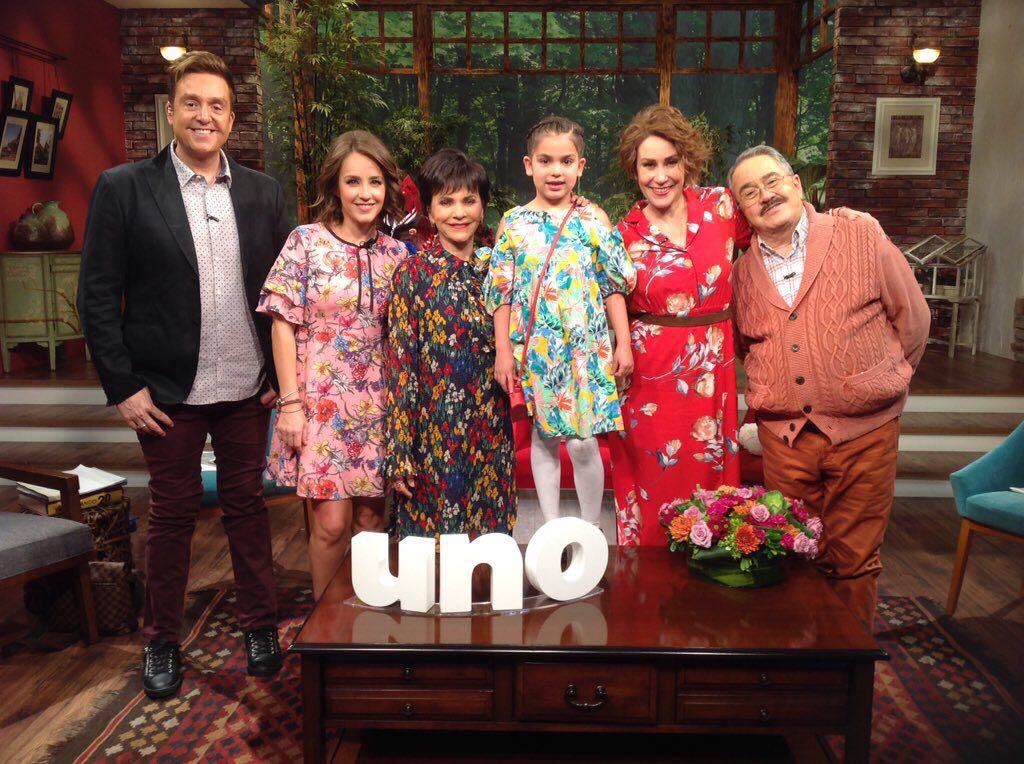 paulacisneros's tweet photo. Muchas felicidades @Azteca por tu cumpleaños!!! #TVAzteca25años 

Y muchas gracias @ChapoyPati @rossmurrieta @iyarigonz @Ventaneandouno https://t.co/km6U4BvvVk