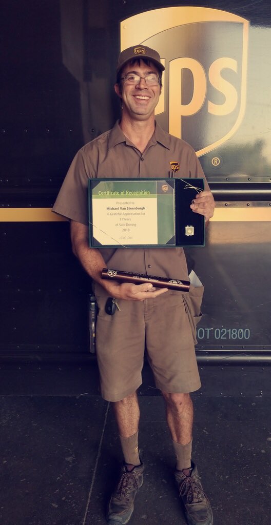 RyanGre70323241's tweet photo. Great Bend is pleased to recognize Alina Hinson-15 years &amp; Mike Vansteenburgh-11 years for safe driving! ���🏆Congrats on your accomplishments and your continued safety &amp; service for your customers #UPSsafetyrelay @CP_UPSers https://t.co/qhEoUh4IXf