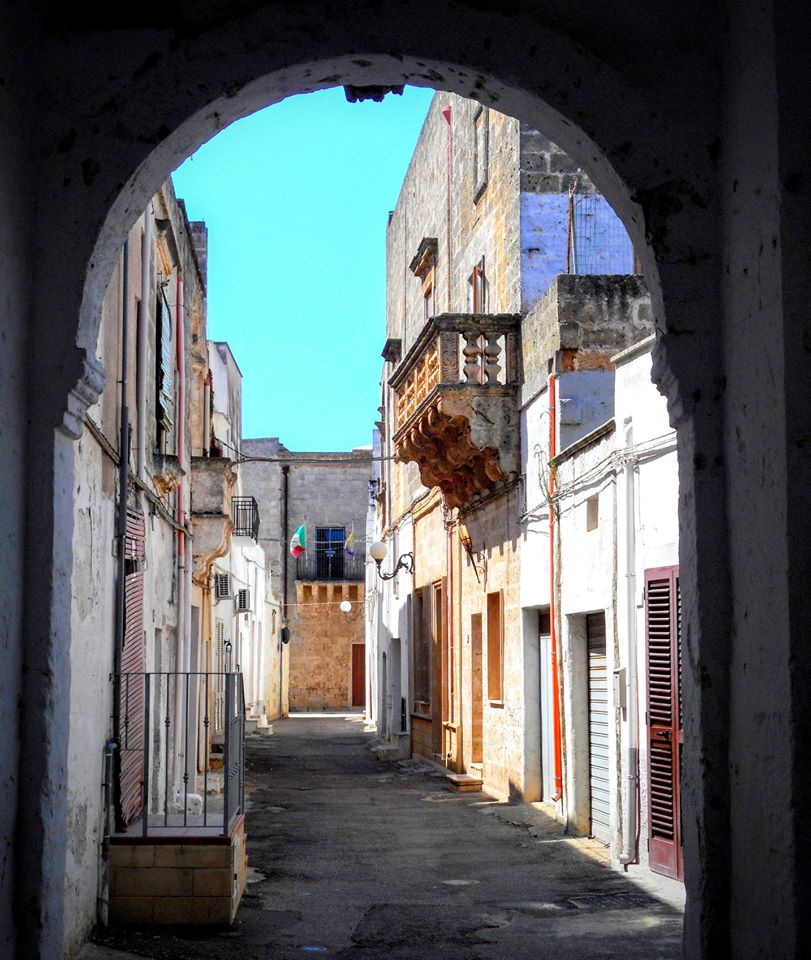 Infomaruggio's tweet photo. "Le città parlano a chi sa interpretare le tracce residue del passato." (cit. C. Augias)

Buon pomeriggio a tutti dal centro storico di Maruggio! :-)

#Maruggio - #CampomarinodiMaruggio - #VisitMaruggio - #MaruggioExperience - #ViaggiareinPuglia - #WeAreinPuglia - #Salento https://t.co/OdTaCZXy5k