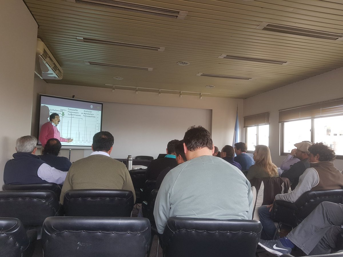 Taller de Malezas disertante Marcelo De La Vega. Nos acompañan Ingenieros de Grupo Lucci. Invitación de Syngenta