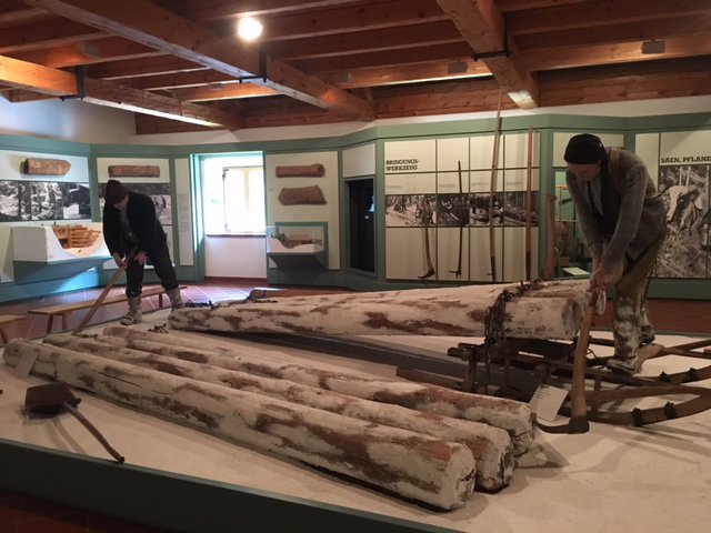 GiselaSengl's tweet image. #TourdeGrün: Heute radeln wir den schönen Weg entlang der Weißen #Traun von #Ruhpolding zum #Holzknechtmuseum, das die gefährliche Arbeit der Holzknechte würdigt. Und dann weiter über die Kesselalm nach #Inzell! Wieder mit tapferen Mitradlern! 🚲🚲🚲