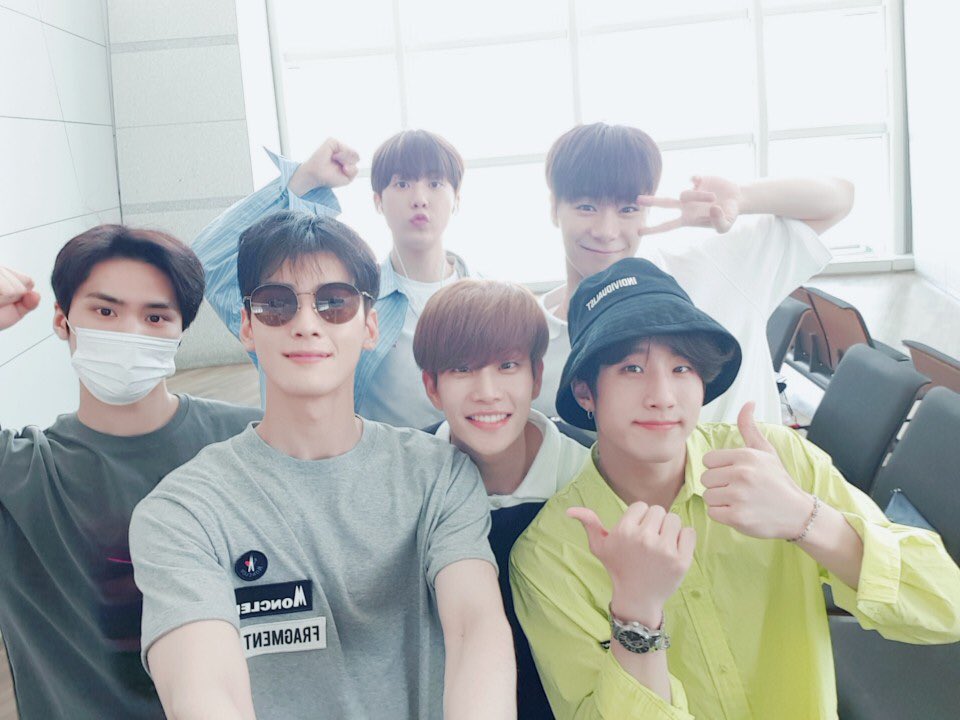 astro_TMI's tweet photo. 60. 아스트로는 1명도 아닌, 3명도 아닌, 6명이다. https://t.co/ICaKdYqUya