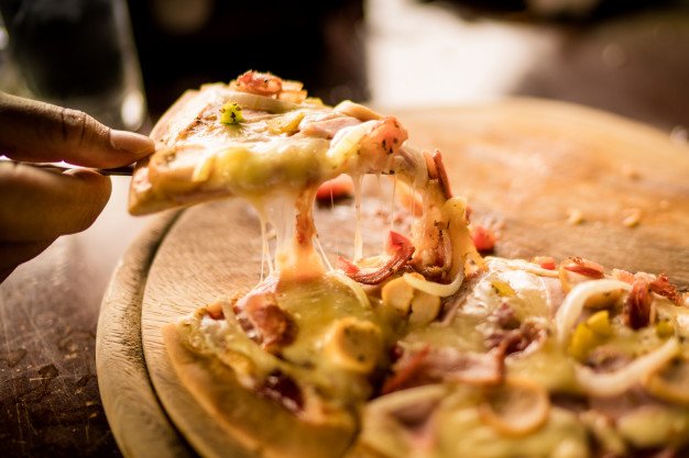 freestyle_es's tweet photo. Qué pinta aquí una pizza con hilillos de mozarella? L@s que tenéis que limpiar cinta de doble cara derretida de la #prótesiscapilar o #peluca en verano lo entenderéis! Os damos el mejor truco para dejarlo limpio muy rápido en el blog! https://t.co/PAd8CkJDuV https://t.co/9cEvmTOjWr