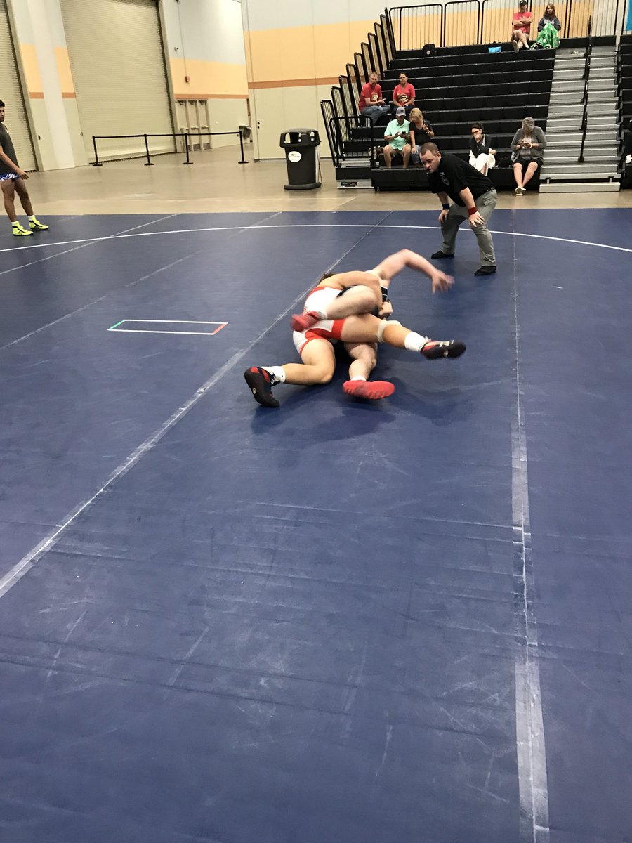 JohnRathburnj55's tweet photo. @grathburn65 comes back to avenge an earlier loss in the week against a state placer from Iowa to win 22-11 in round 1 of the Individual AAU Tournament. #believingintheprocess @InsideThe360 @mbrathburn @SueRathburn @Mac_Sweatland @GrantRathburn @BHHSWrestling @HartleyFootball https://t.co/FxRMeD2nXr