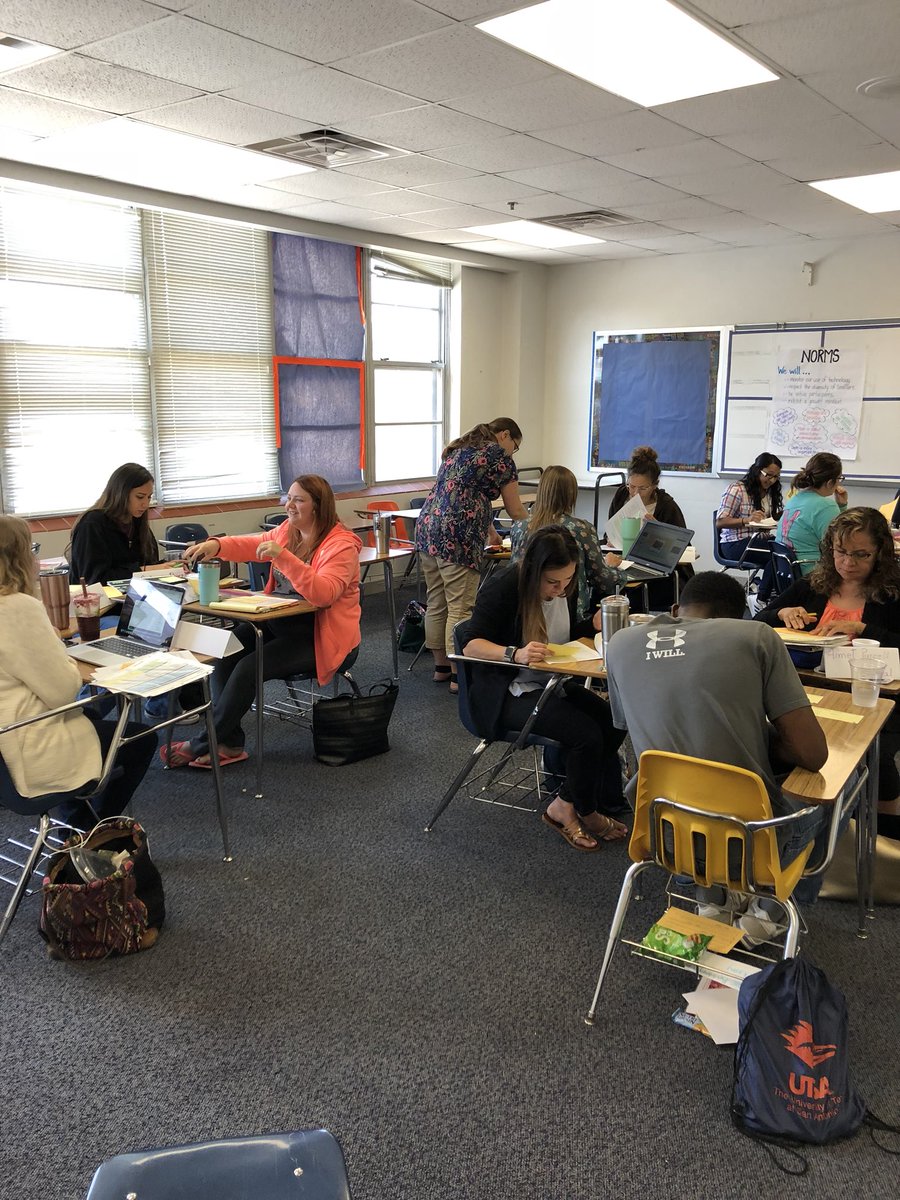 mrsmendozaFBE's tweet image. Second grade teachers are growing their mathematical mindset today! #LMAM18 #CFBMath
